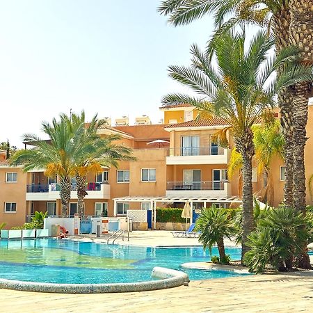 H&O Golden Sun Suite Paphos Extérieur photo