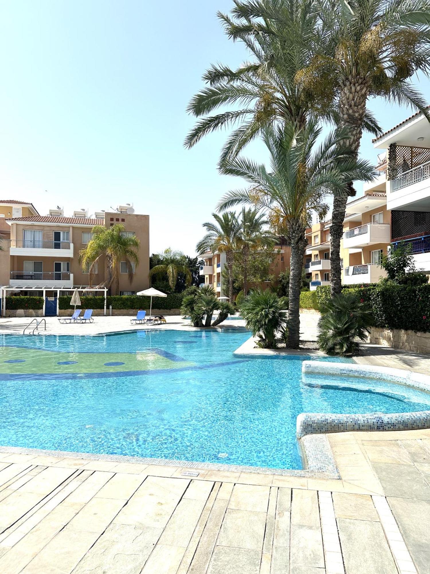 H&O Golden Sun Suite Paphos Extérieur photo