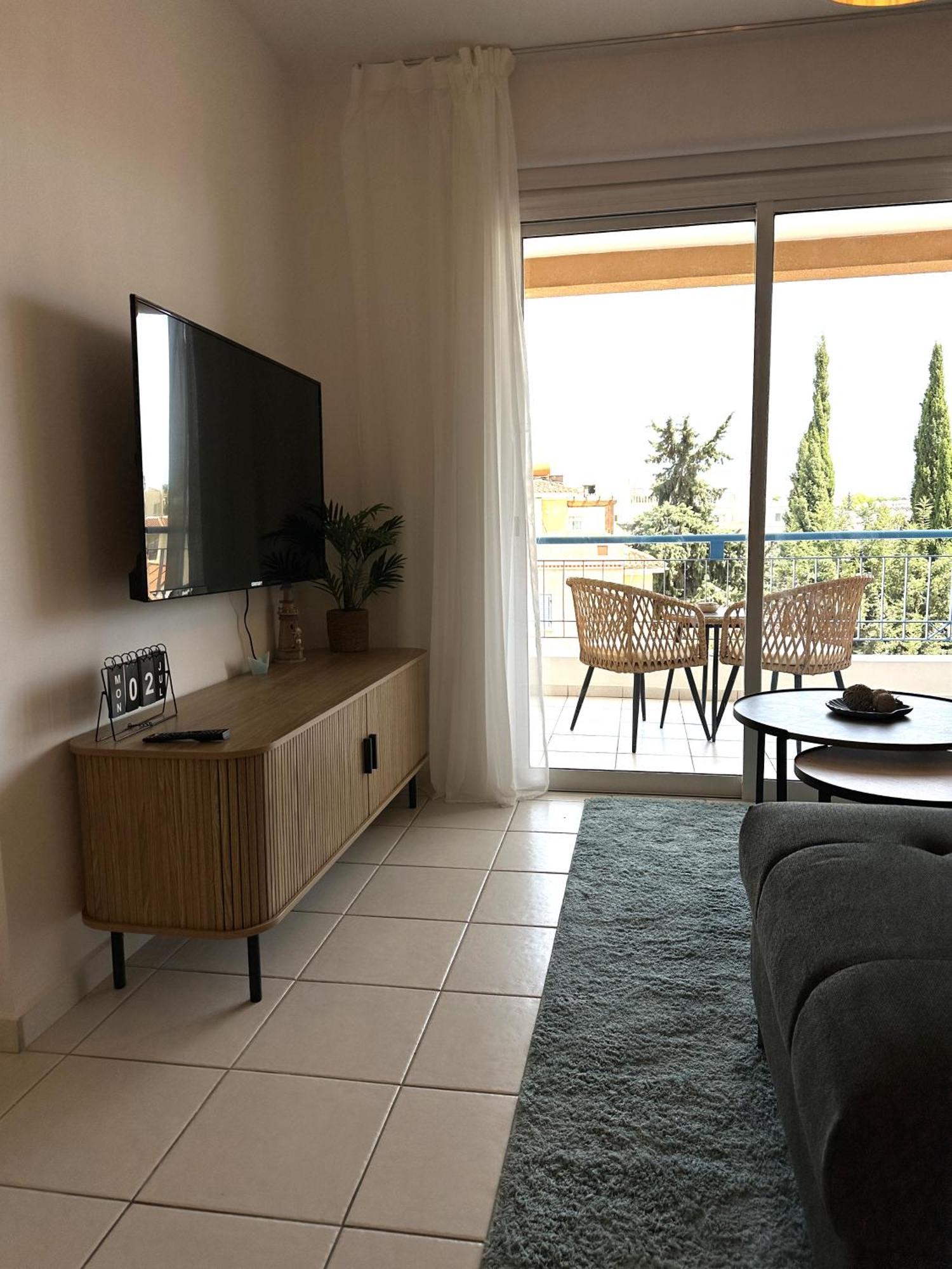 H&O Golden Sun Suite Paphos Extérieur photo