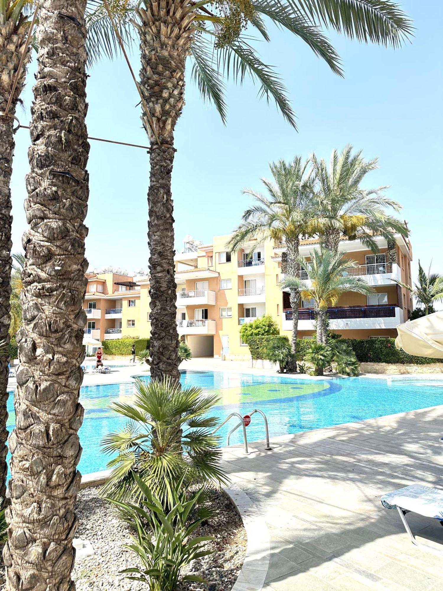 H&O Golden Sun Suite Paphos Extérieur photo