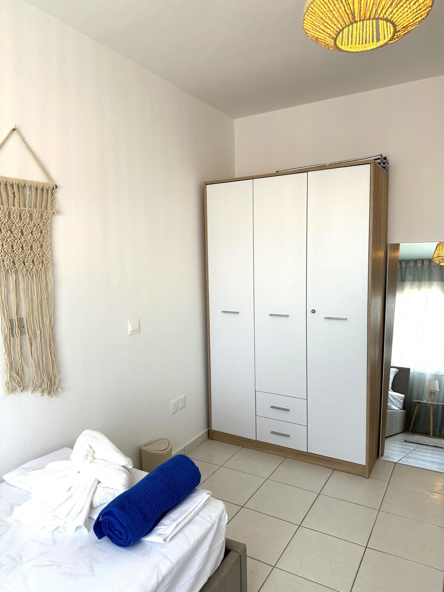 H&O Golden Sun Suite Paphos Extérieur photo