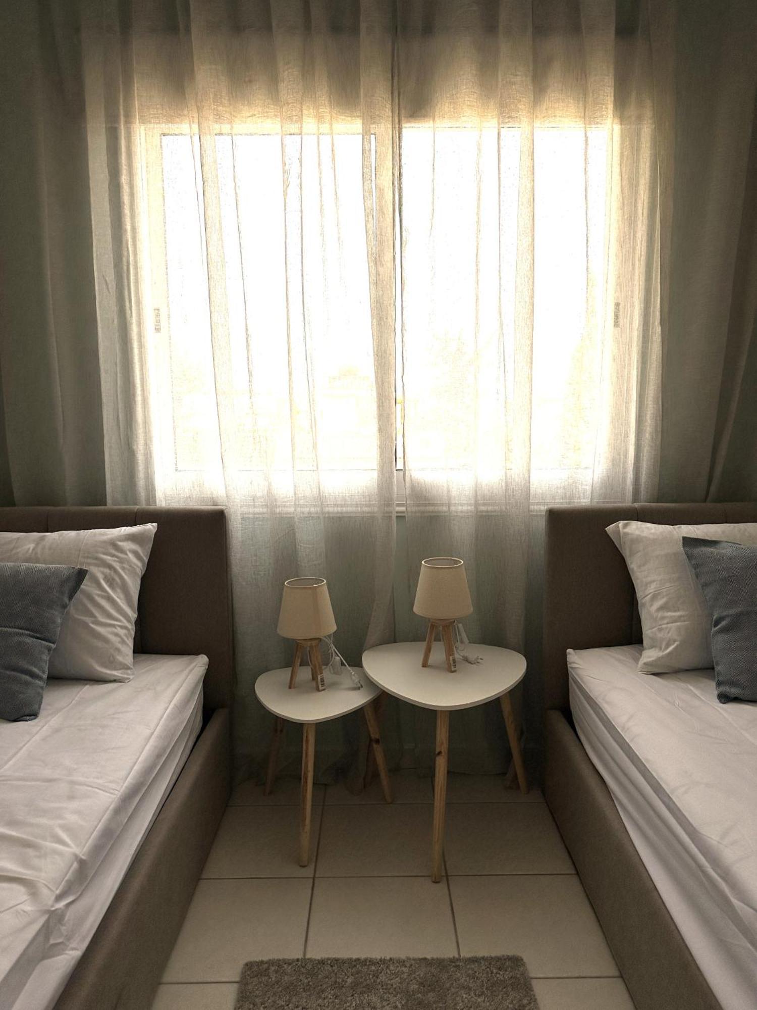 H&O Golden Sun Suite Paphos Extérieur photo