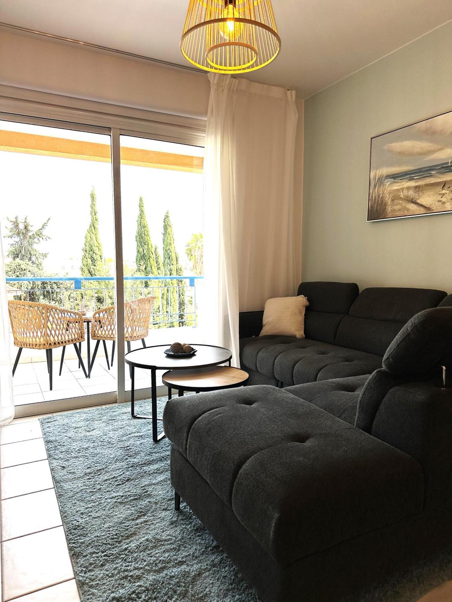 H&O Golden Sun Suite Paphos Extérieur photo