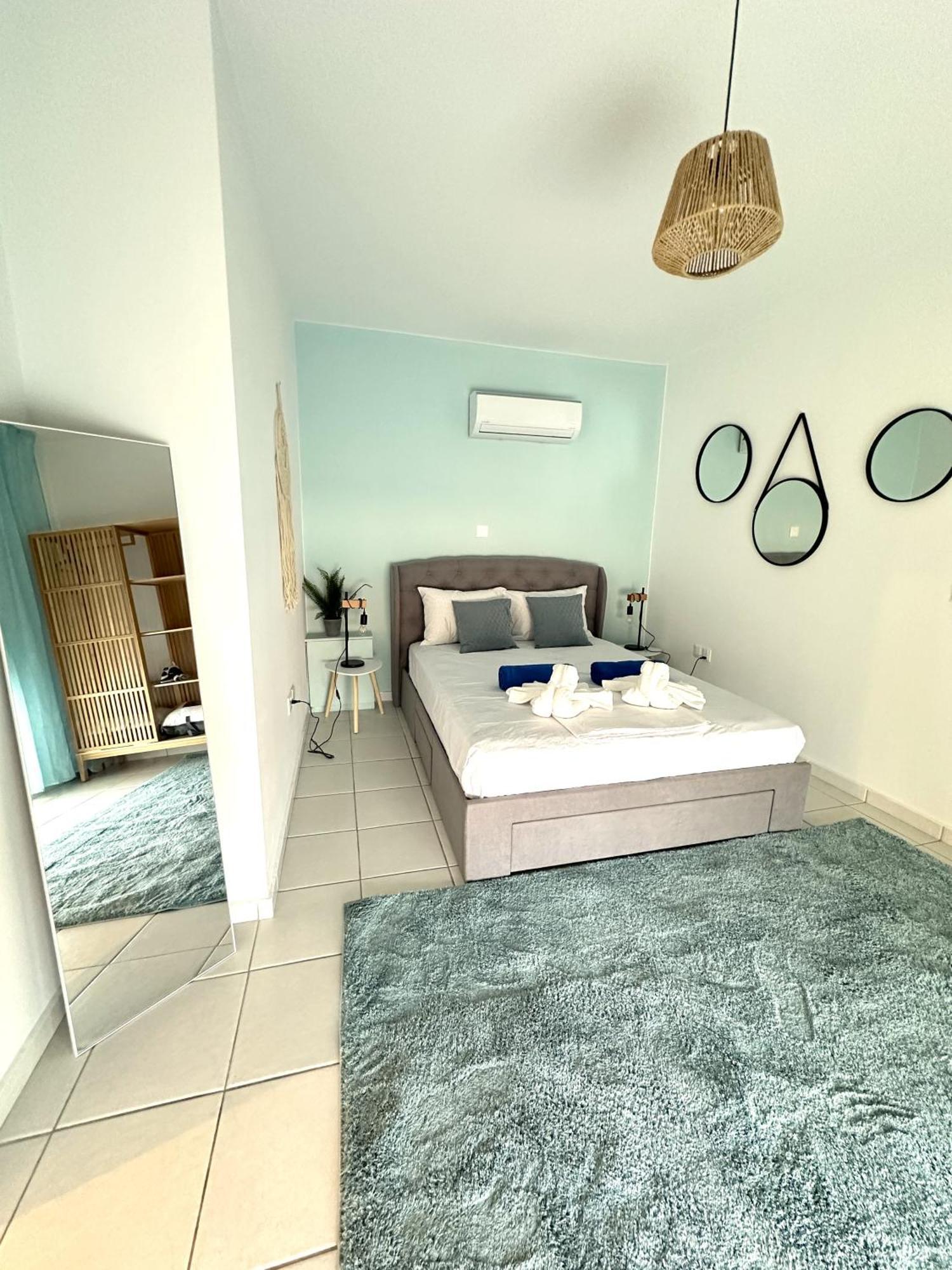 H&O Golden Sun Suite Paphos Extérieur photo