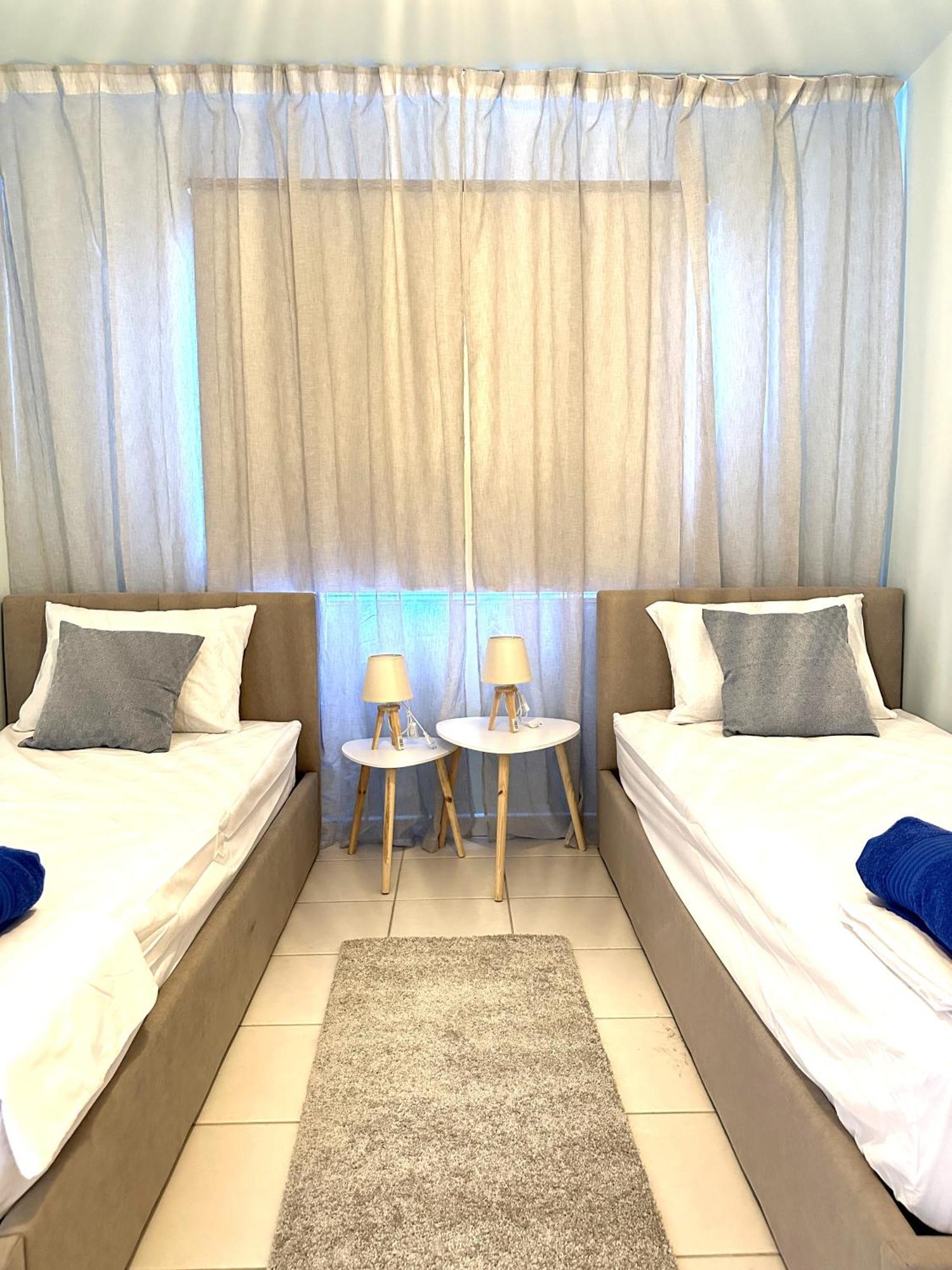 H&O Golden Sun Suite Paphos Extérieur photo