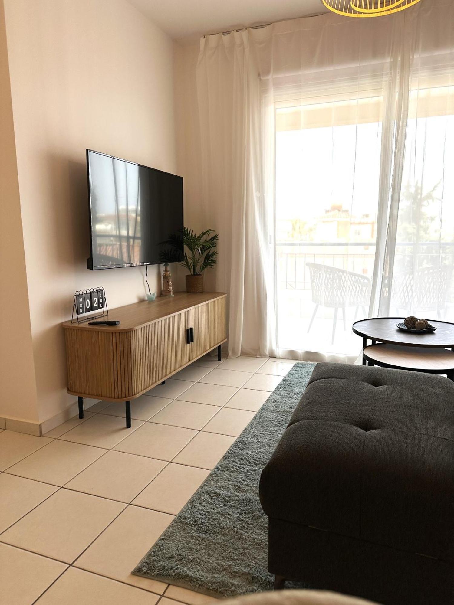 H&O Golden Sun Suite Paphos Extérieur photo